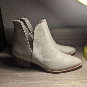 Boots!